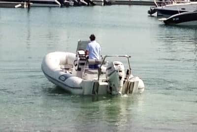 Sealegs Boat powering with off-water capabilities